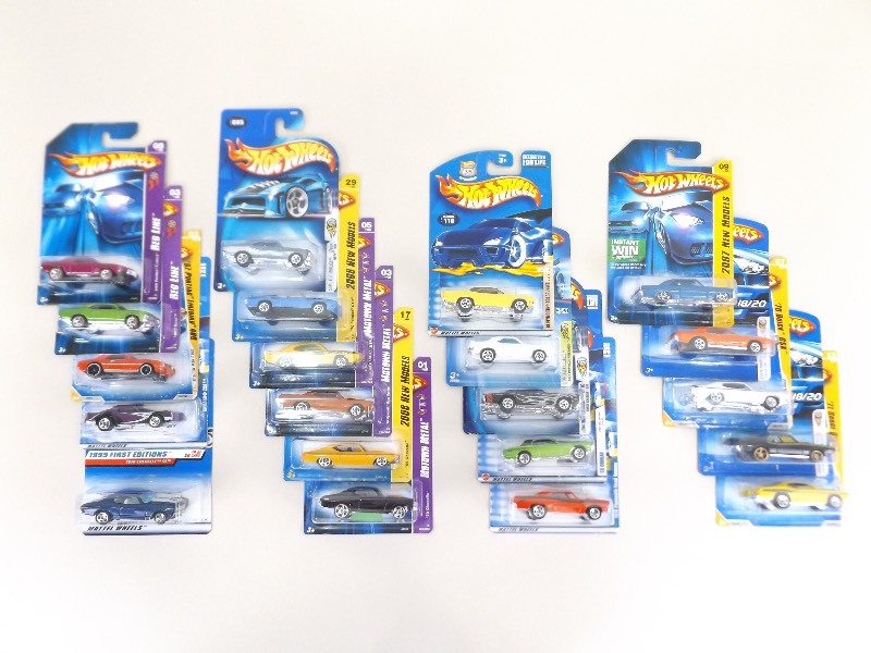 lot 42 image: 21 NEW Hot Wheels American Muscle Cars