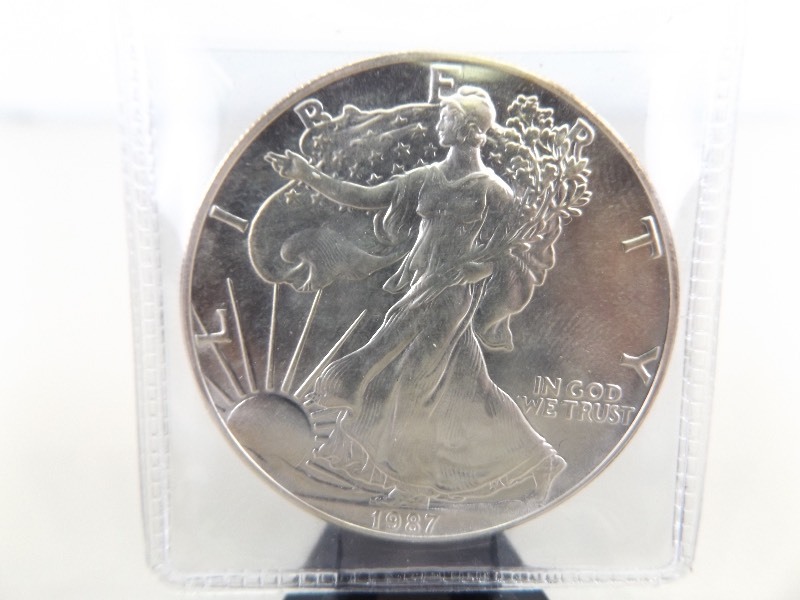 lot 51 image: MINT 1 Ounce 1987 American .999 Silver Eagle