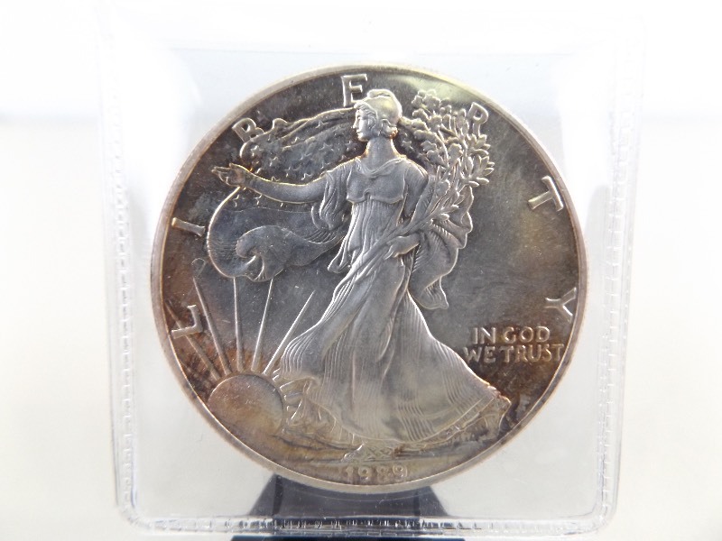 lot 52 image: MINT 1 Ounce 1989 American .999 Silver Eagle