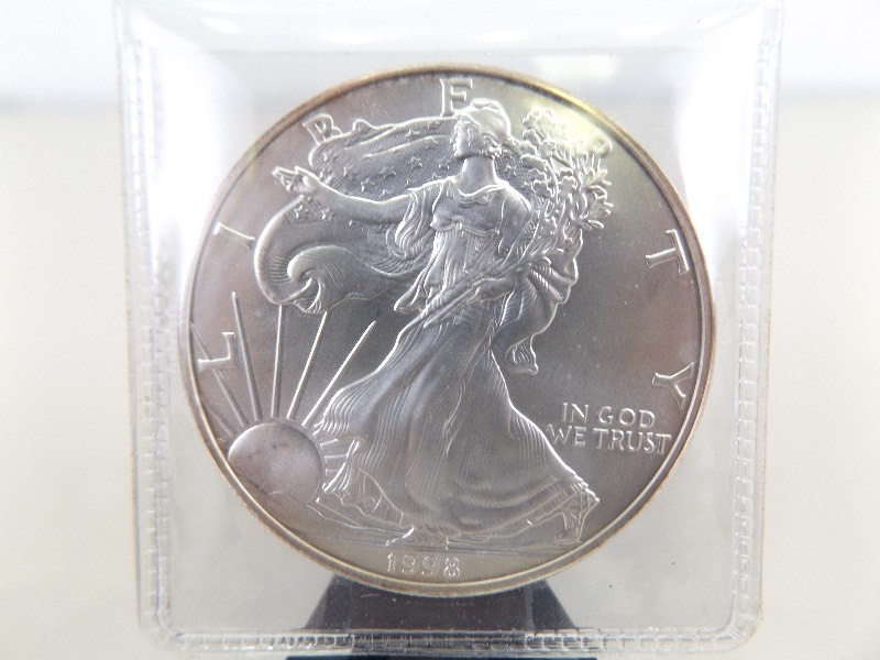 lot 55 image: MINT 1 Ounce 1998 American .999 Silver Eagle