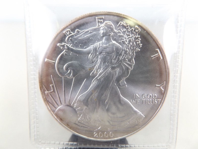 lot 57 image: MINT 1 Ounce 2000 American .999 Silver Eagle