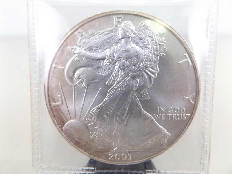 lot 58 image: MINT 1 Ounce 2001 American .999 Silver Eagle