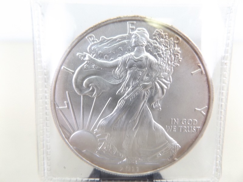 lot 63 image: MINT 1 Ounce 2011 American .999 Silver Eagle