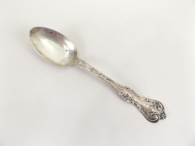 lot 72 image: 1903 Antique .925 Sterling Silver Spoon