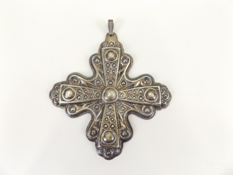 lot 79 image: .925 Sterling Silver Reed Barton 1972 Christmas Cross