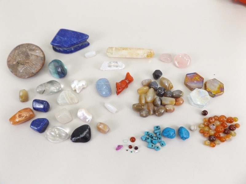 lot 80 image: Lot of Agates, Crystals, Blue Lapis, Turquoise etc. Stones, Beads, etc.
