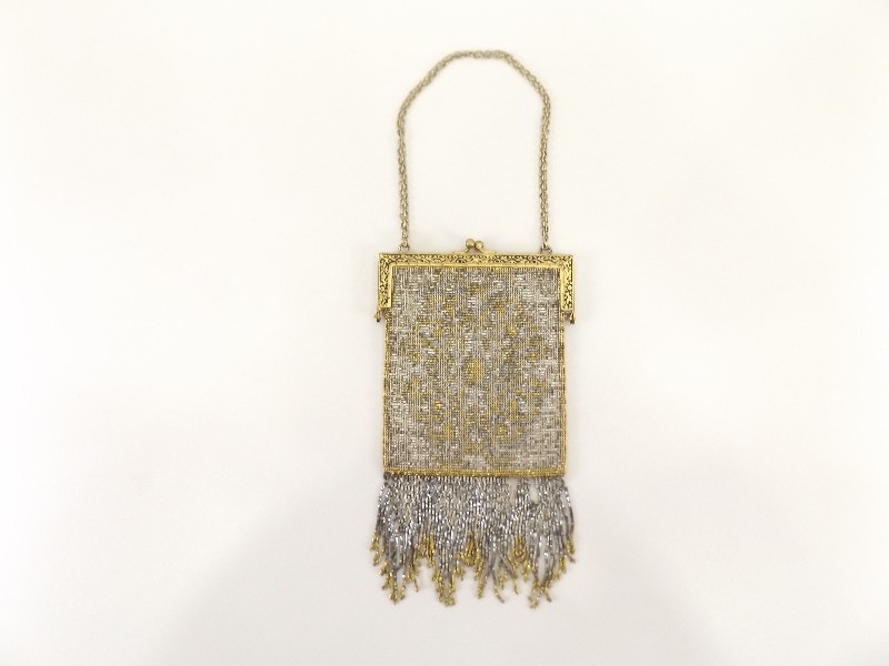 lot 104 image: Antique Micro Beaded Metallic Bead Metal Framed Fringed Purse