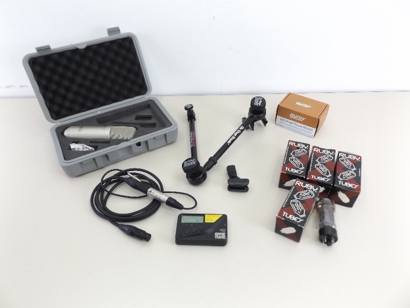 lot 122 image: Misc Musical Electronics, Microphone, etc.