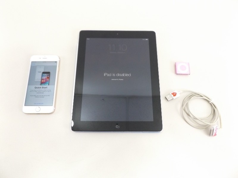 lot 123 image: Apple iPhone 6, iPad, and iPod