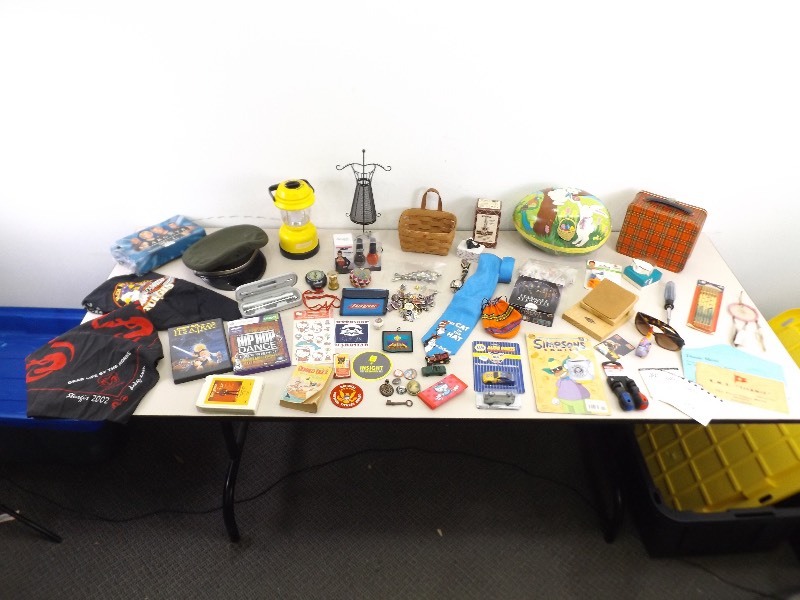 lot 125 image: Lot of Misc Collectibles etc.