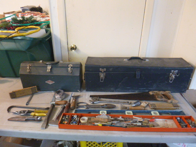lot 7 image: Garage Items