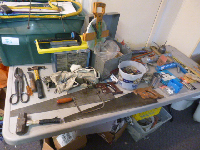 lot 9 image: Garage Items