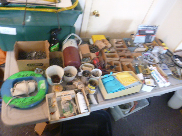 lot 12 image: Garage Items