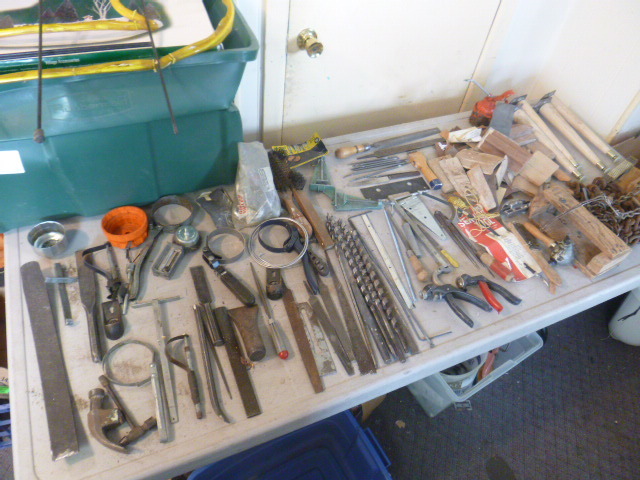 lot 14 image: Garage Items