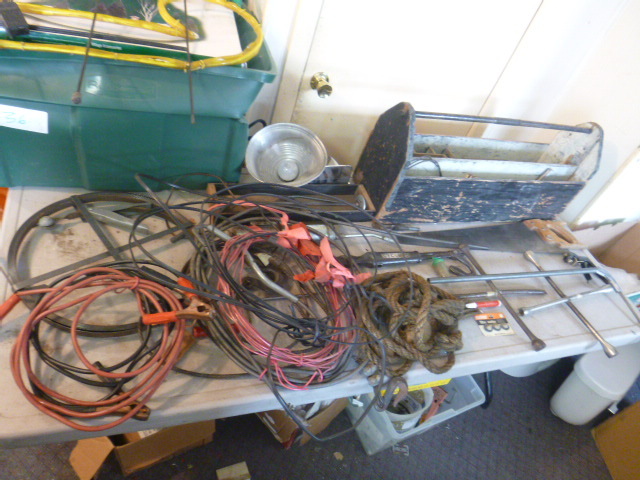 lot 15 image: Garage Items