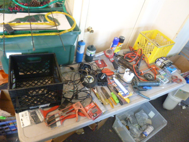 lot 18 image: Garage Items
