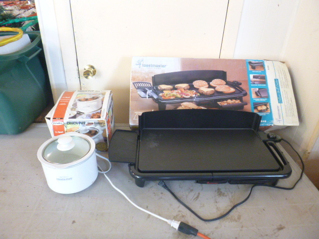 lot 29 image: Toastmaster Deluxe Grill Center