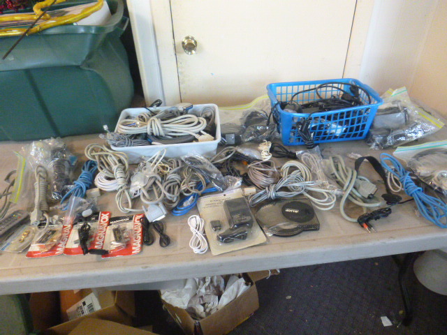 lot 36 image: Lot of Cables and Wires