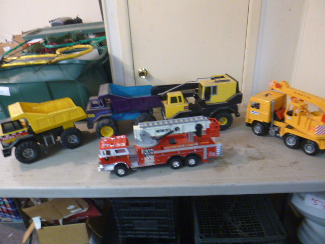 lot 41 image: Tonka Trucks