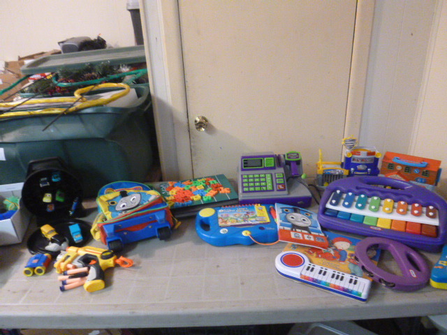lot 43 image: Little Childrens Toys