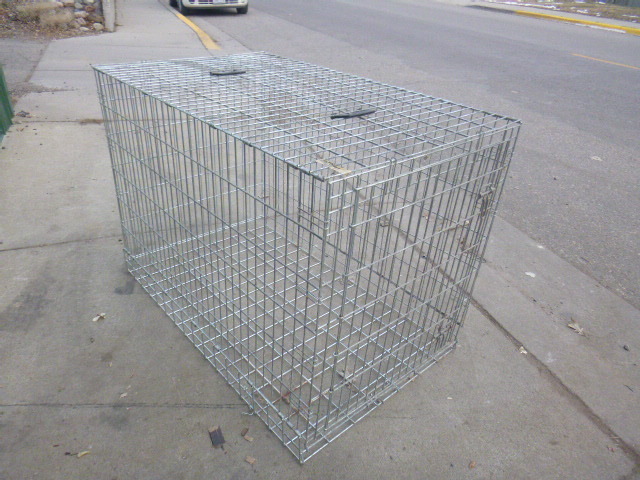 lot 61 image: Pet Kennel