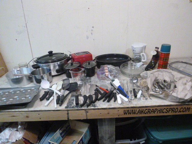 lot 79 image: Kitchen Items