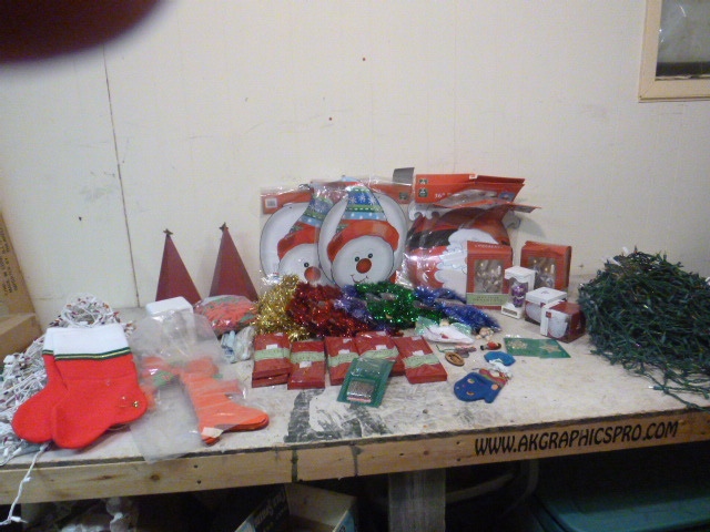 lot 80 image: Christmas Items