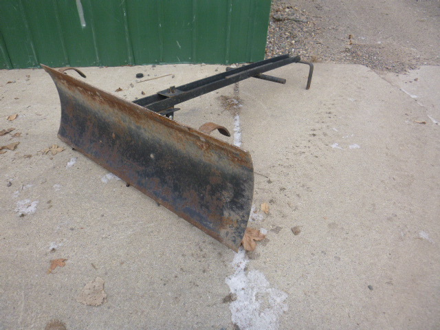 lot 2 image: Snow Blade Attachment