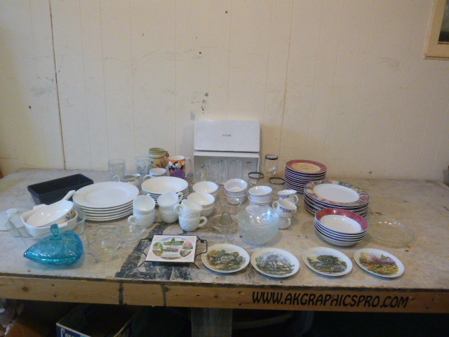 lot 89 image: Kitchen Items