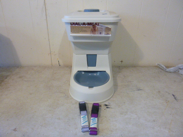 lot 90 image: Dial-A-Meal Pet Feeder