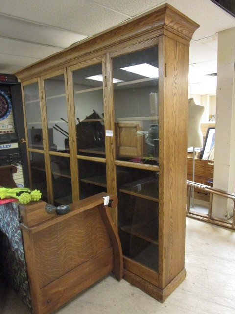 lot 501 image: CUSTOM OAK LIBRARY WALL