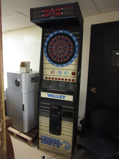 lot 513 image: ARCADE DARTBOARD