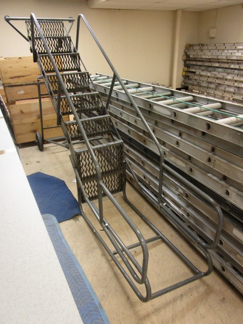 lot 514 image: ROLLING LADDER