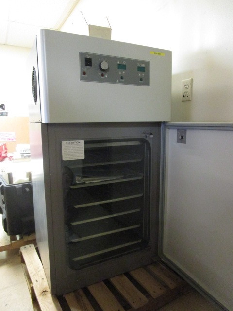 lot 523 image: HUMIDITY CABINET