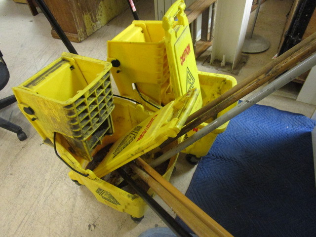 lot 528 image: CONTRACTOR GRADE MOP BUCKETS W WRINGERS
