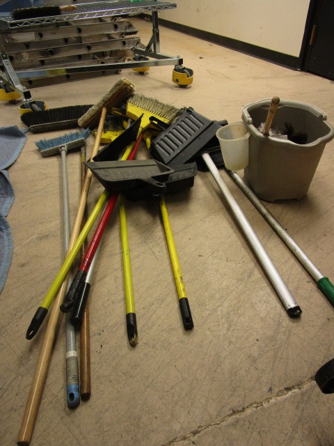 lot 530 image: ASSORTED BROOMS & DUST BINS
