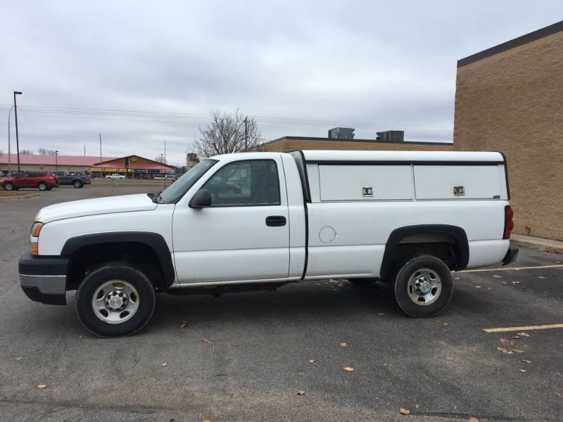 2006 CHEVY SILVERADO PICKUP - 2500 - 4 X 2 - 6.0 LITER VORTEC - TOPPER - WITH TOOL STORAGE -  (#1319)