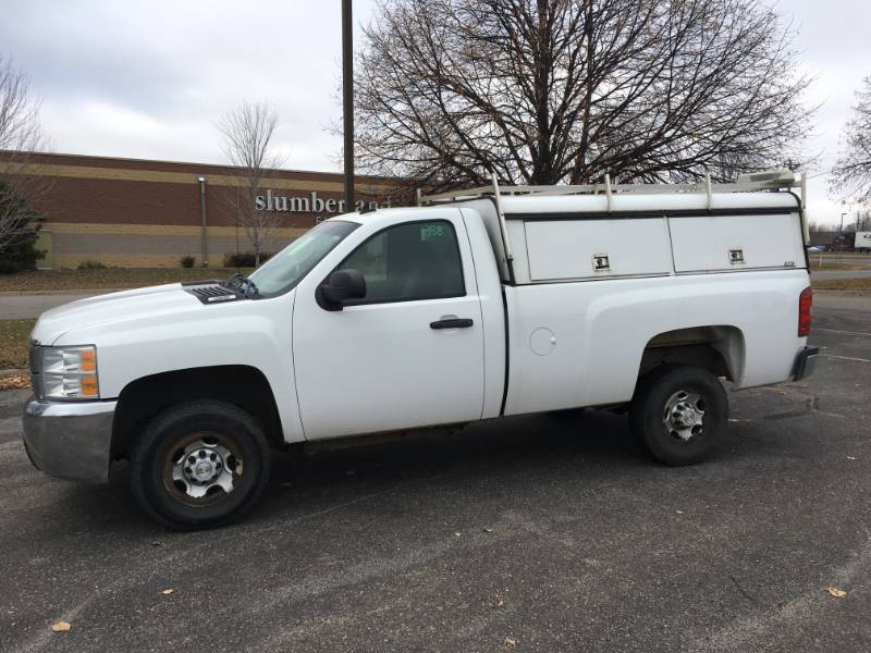 2007 CHEVY 2500 - SILVERADO PICKUP - 4X2 - 6.0L VORTEC - NICE TOPPER -  TONS OF TOOL STORAGE - (#1358)