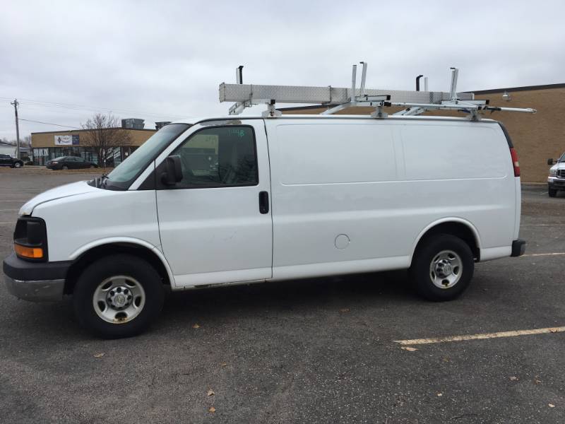 2009 CHEVY EXPRESS 3500 - CARGO VAN - 4.8L VORTEC - PRIME DESIGN LADDER RACK - POWER LOCKS - TONS OF TOOL STORAGE - (#1448)