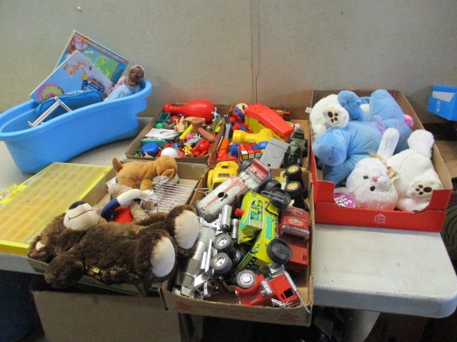 lot 5 image: Toys