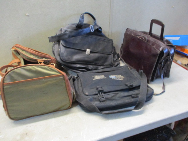 lot 11 image: Bags and Briefcases