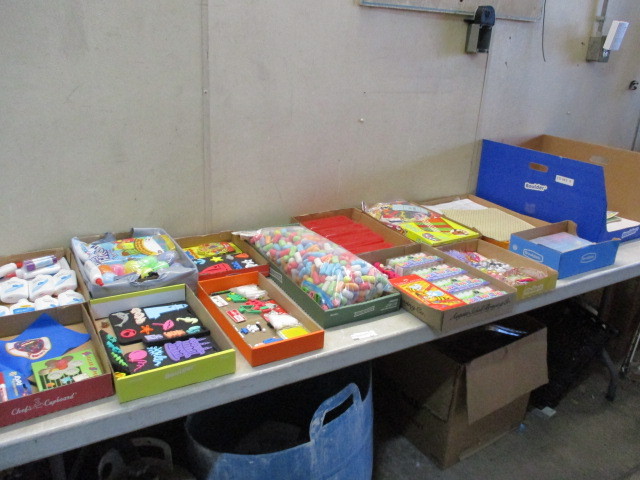 lot 12 image: Craft Supplies