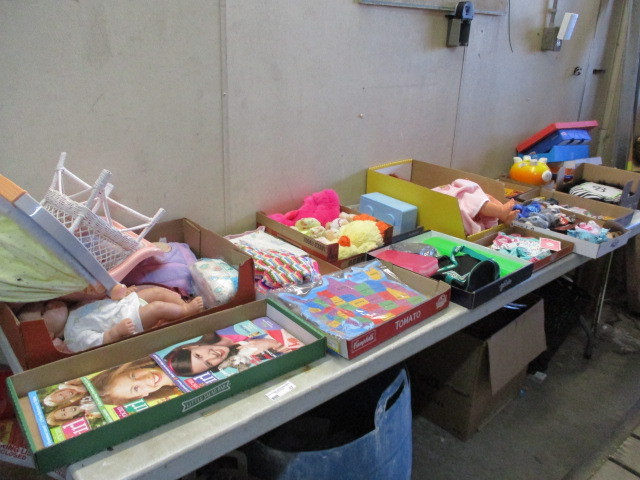 lot 17 image: Toys