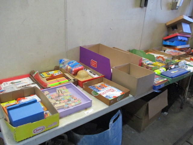 lot 19 image: Craft Supplies