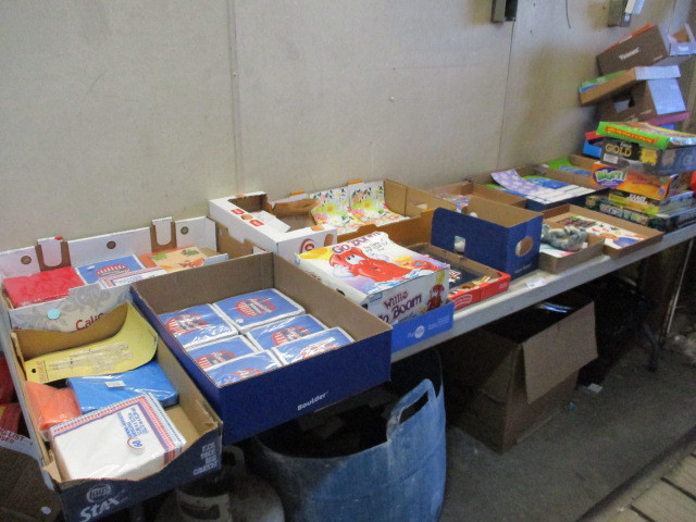 lot 22 image: GamestoysParty supplies