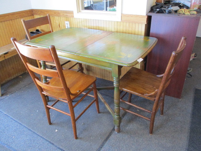 lot 23 image: Table and chairs