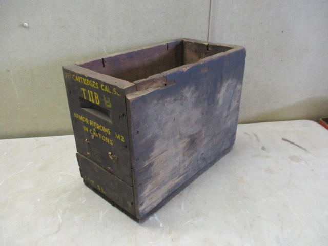lot 30 image: Ammo Box