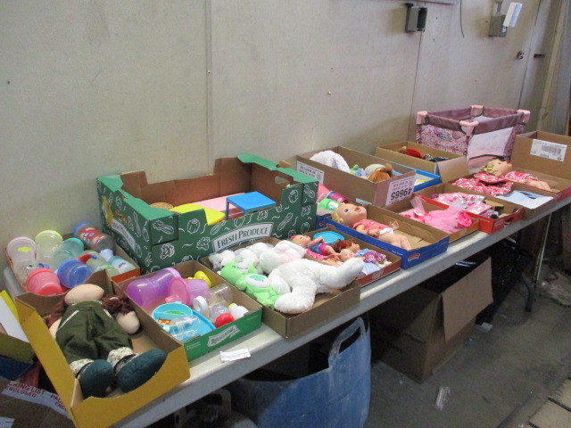 lot 32 image: Toys