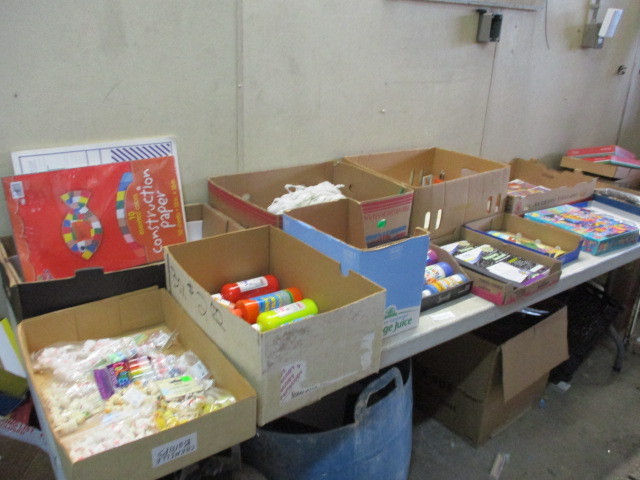 lot 33 image: Craft Supplies