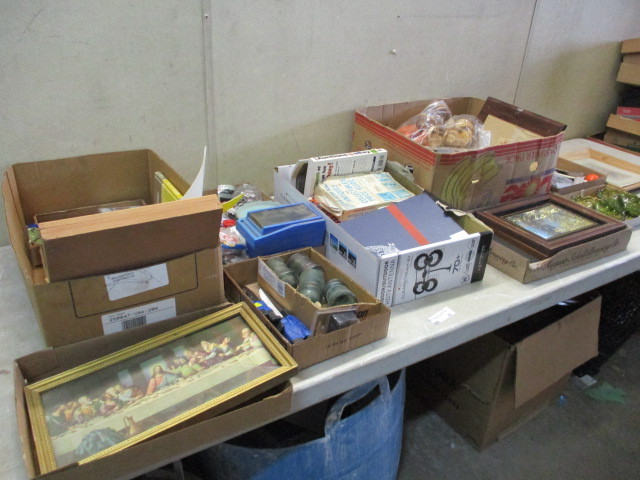 lot 45 image: Collectibles